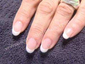 ongles-manucure-french-discrete-naturel.jpg